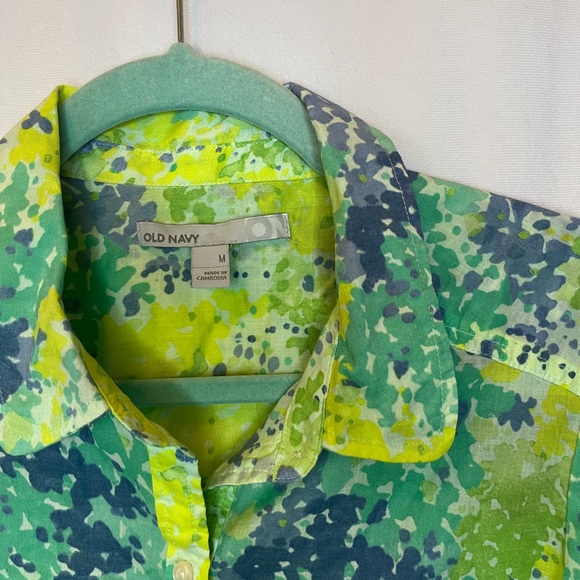Old Navy Women’s Lightweight Button Down - Picture 3 of 4